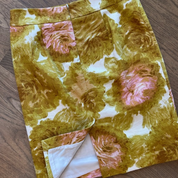 Talbots skirt size 6 lined pencil style 31” waist 23” length floral 22.5” length - Picture 2 of 4